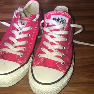 Pink low top converse